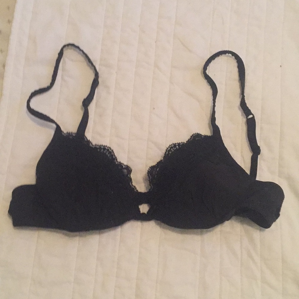 La Perla Black Bra 32B: Must Go!!